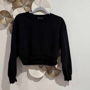 ZARa Black Cropped Sweatshirt size s
